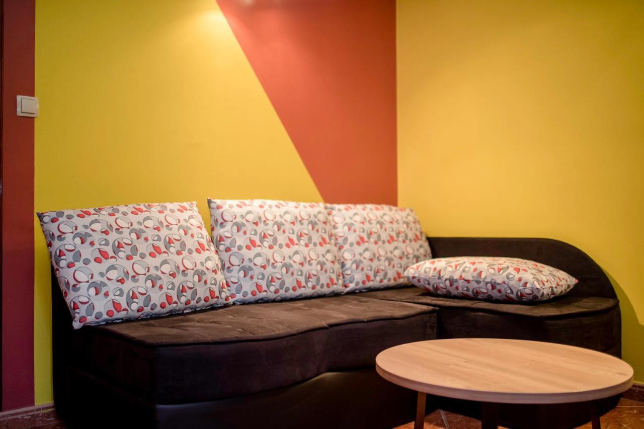 Apartament Kuca Leonora *