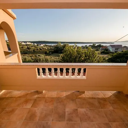 Kuca Leonora Apartment Banjol Exterior photo