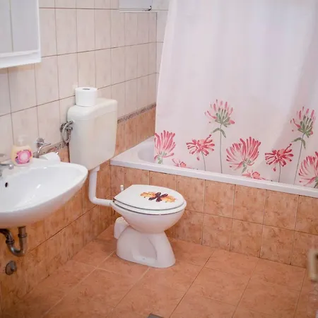 Kuca Leonora Apartment Banjol Exterior photo