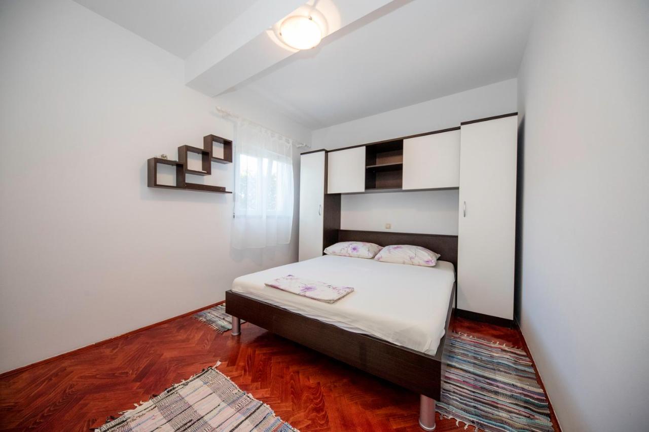 Apartment Kuca Leonora