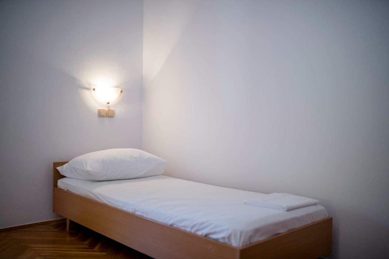 Apartment Kuca Leonora *